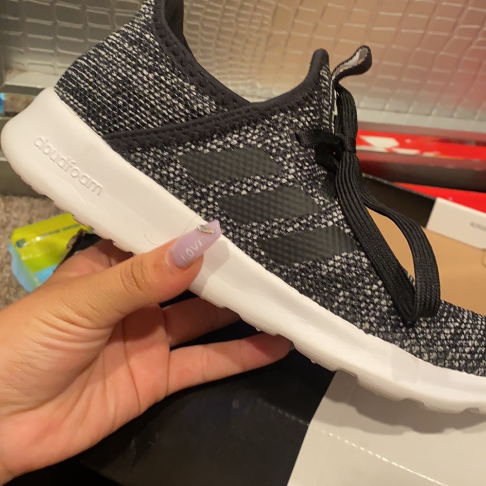 Adidas - Picture 2 of 5